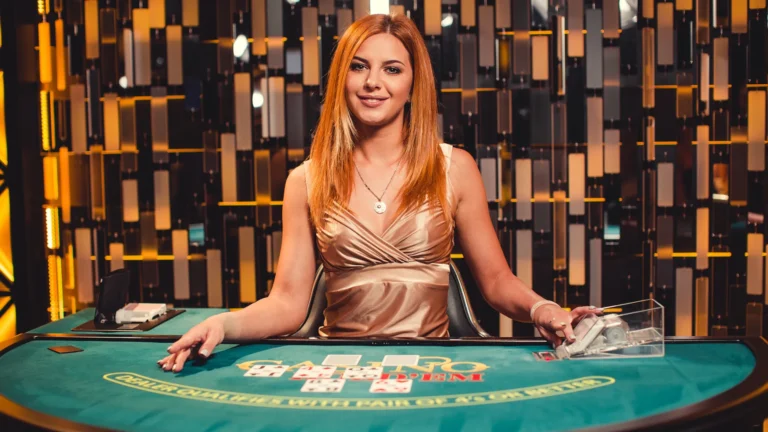 Evolution与PokerStars续签北美真人赌场合作，展示现场荷官游戏场景